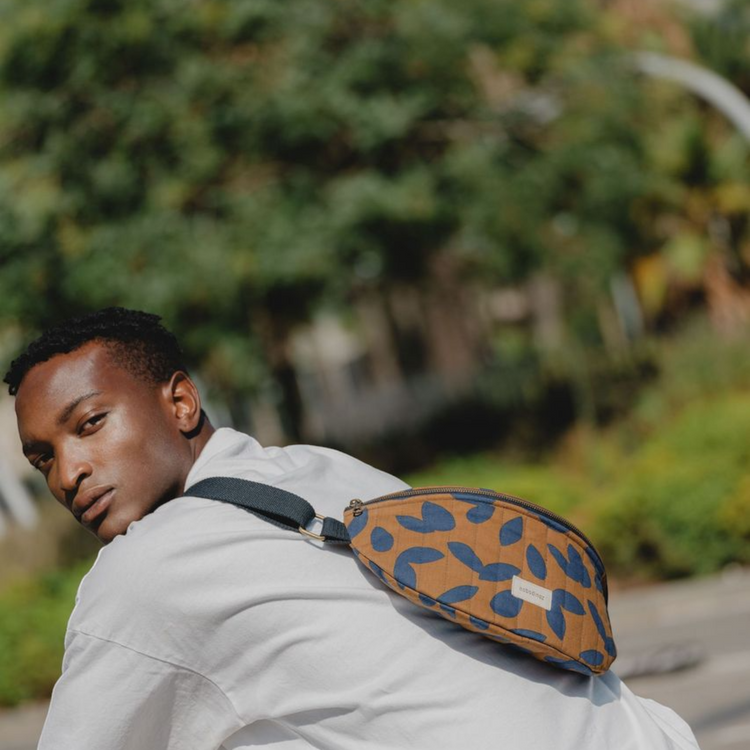 PARIS-TOKYO. Fanny Pack Blue Leaves