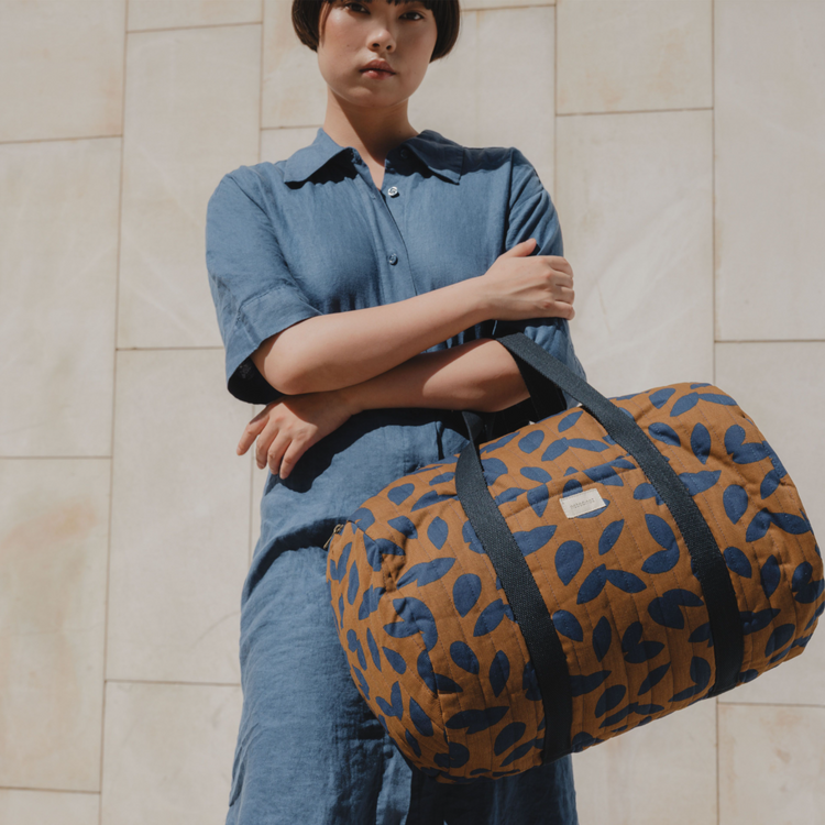 PARIS-TOKYO. Weekend Bag Blue Leaves