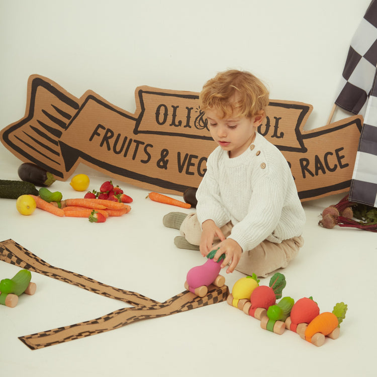 OLI&CAROL. Pepino the Cucumber Car