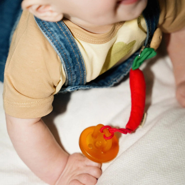 OLI&CAROL. Pacifier hanger Chili