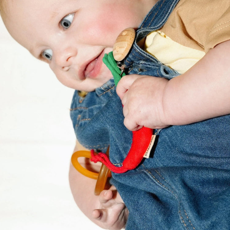 OLI&CAROL. Pacifier hanger Chili
