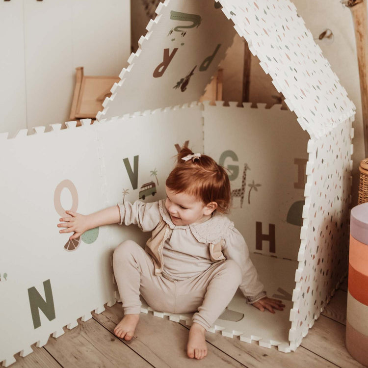 PLAY&GO. EEVAA playmat - puzzle - storage box - Alphabet