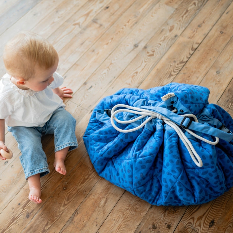 PLAY&GO. Στρώμα παιχνιδιού μαλακό - τσάντα 2 σε 1. Moulin Roty Puce & Pilou