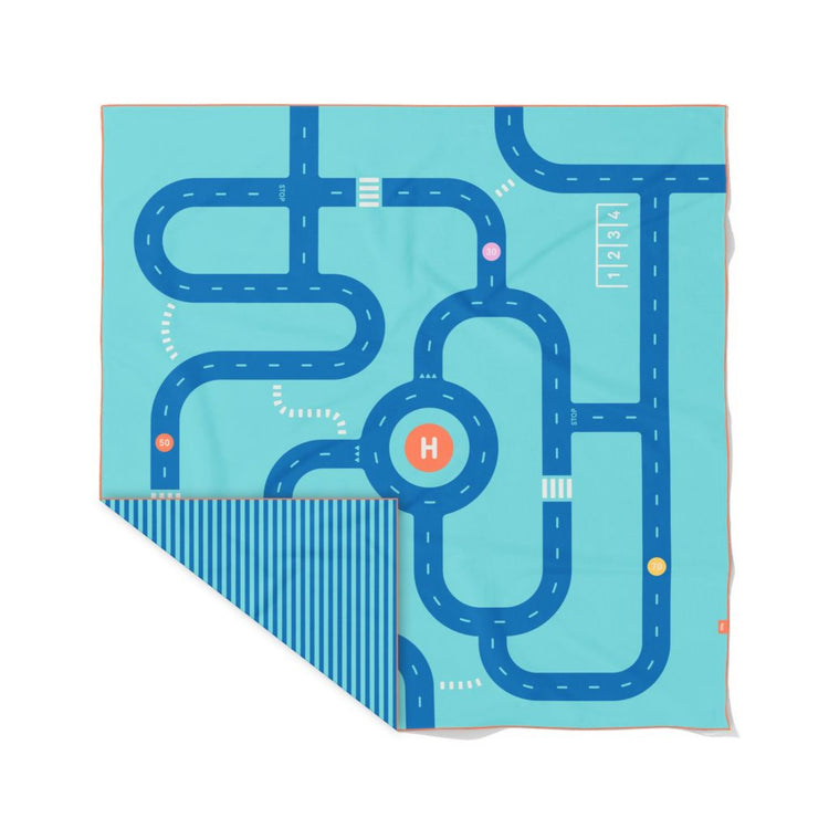 Quut. Play towel Road 180x180 cm