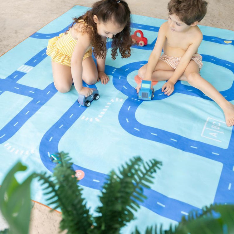 Quut. Play towel Road 180x180 cm