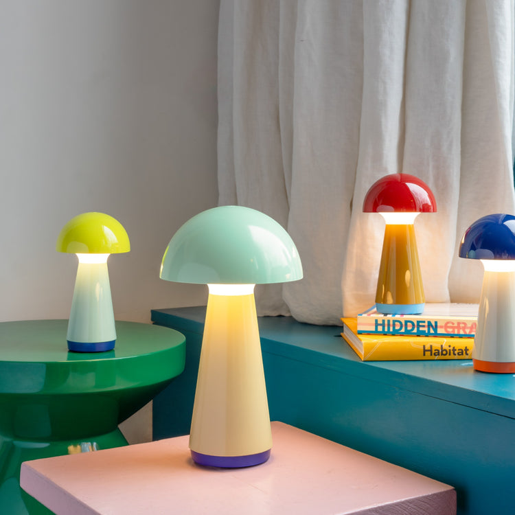 REMEMBER. Table lamp Bobbi blue