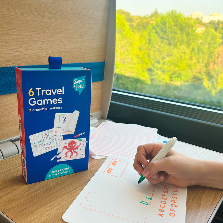 SUPER PETIT. Travel games - 3 reversible placemats + 3 markers