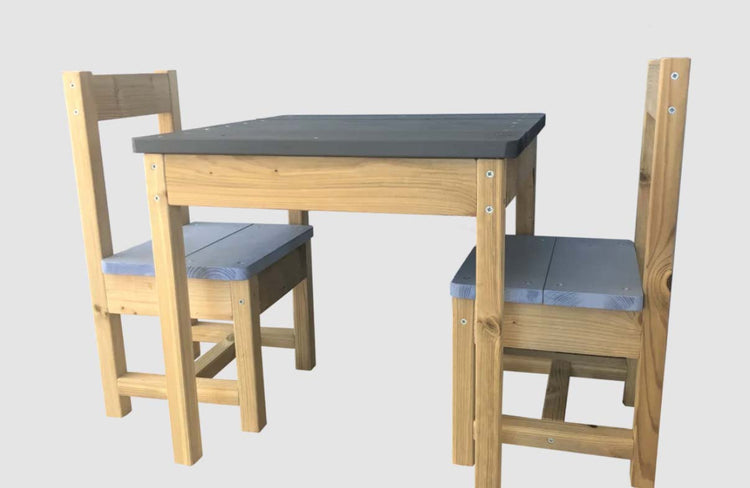 Wendi Toys. Table set with 2 chairs