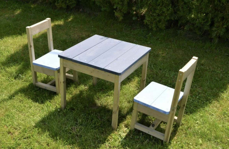 Wendi Toys. Table set with 2 chairs