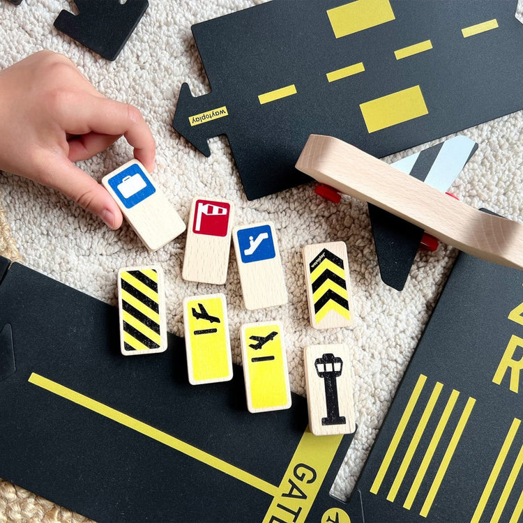 Waytoplay. Road blocks - Airport Signs