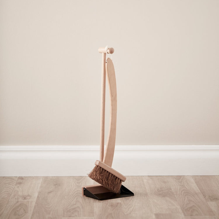 KIDS CONCEPT. Brush and dustpan KID'S HUB