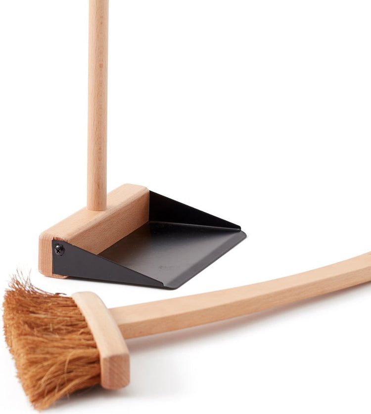 KIDS CONCEPT. Brush and dustpan KID'S HUB