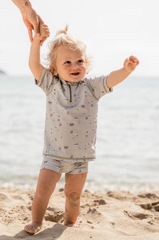 LITTLE DUTCH. Παιδικό κοντομάνικο μπλουζάκι με προστασία UV Sailors Bay Olive