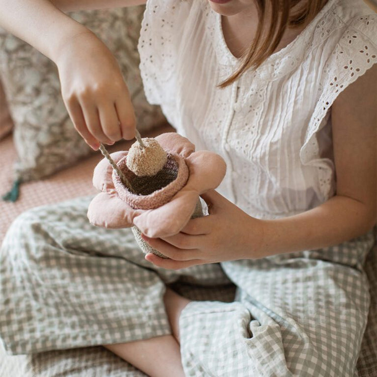 Lorena Canals. Cup & Ball Toy Flower