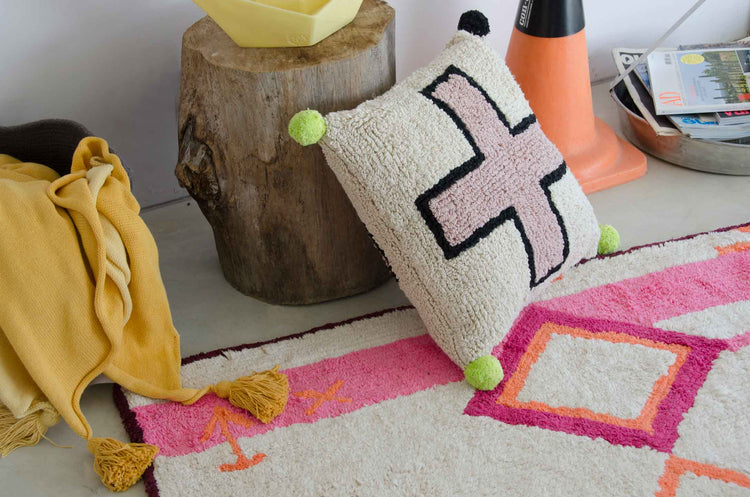 Lorena Canals. Cushion Cross white-pink