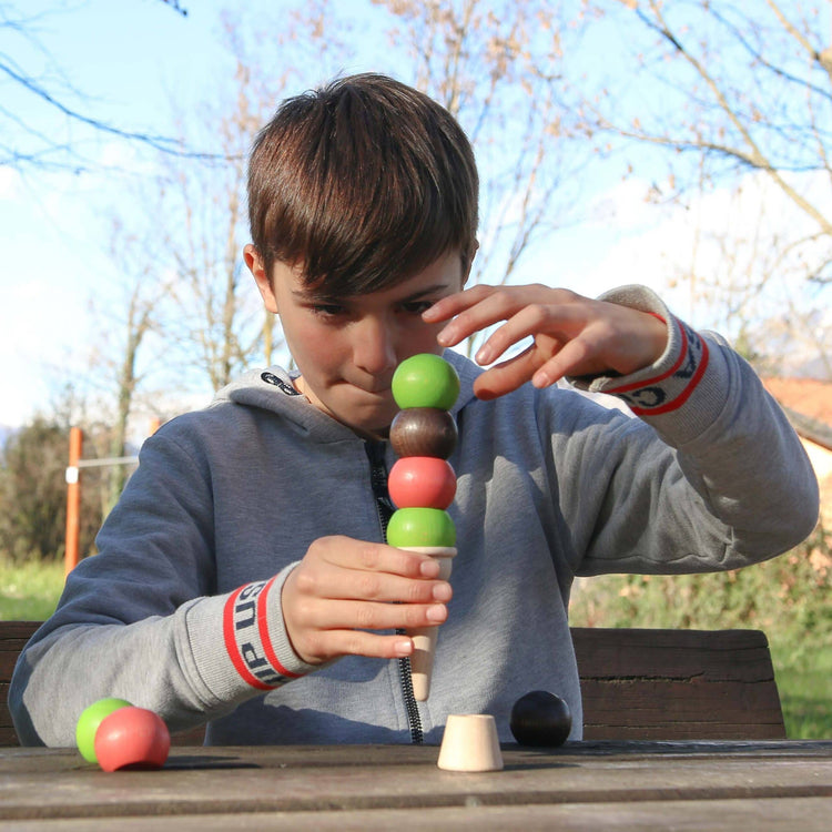 MILANIWOOD. Spash! An ice cream balancing acts