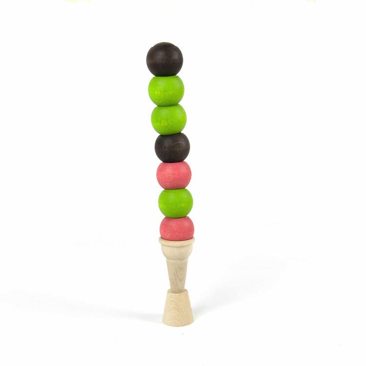 MILANIWOOD. Spash! An ice cream balancing acts
