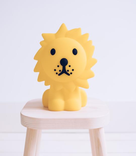 MR MARIA. Lion First Light