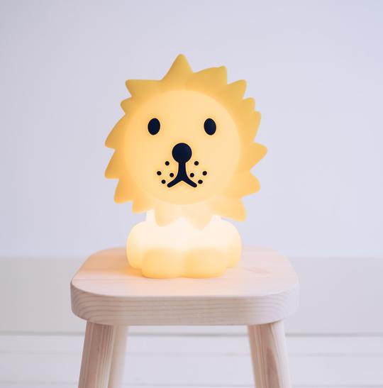 MR MARIA. Lion First Light