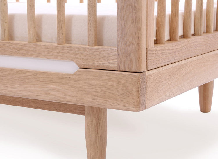 PURE. Oak Wood Evolving Crib