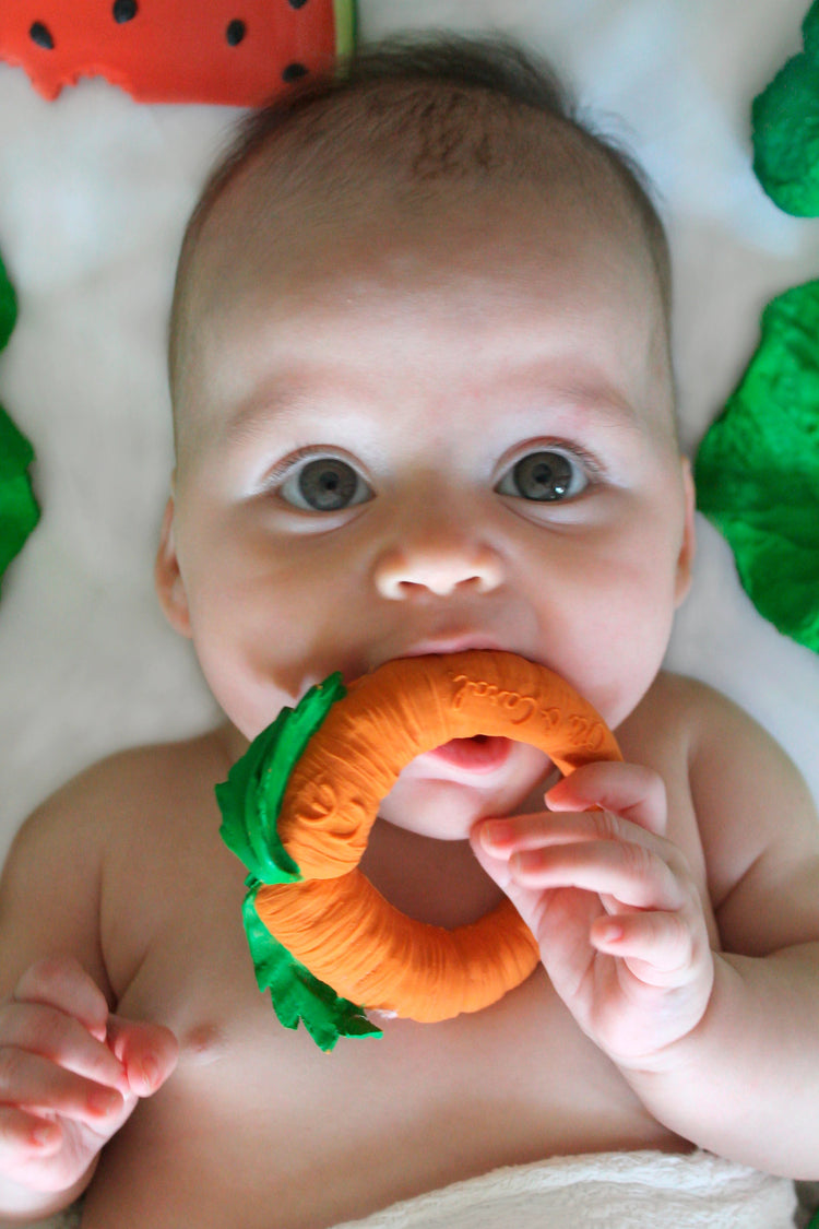 OLI&CAROL. Baby teether - Cathy the Carrot