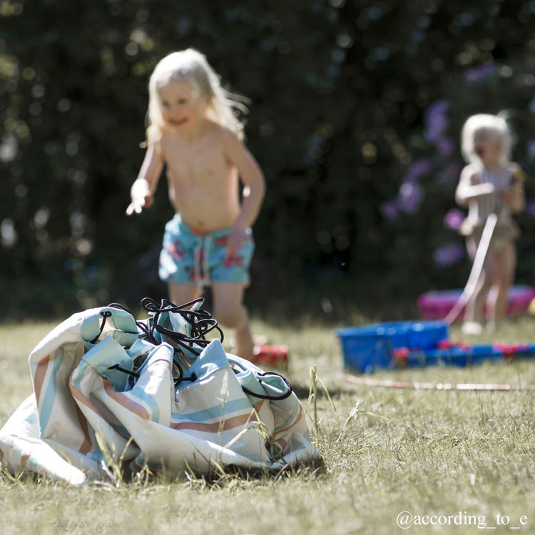 PLAY&GO. 2 in 1 storage bag and playmat. Outdoor Stripes