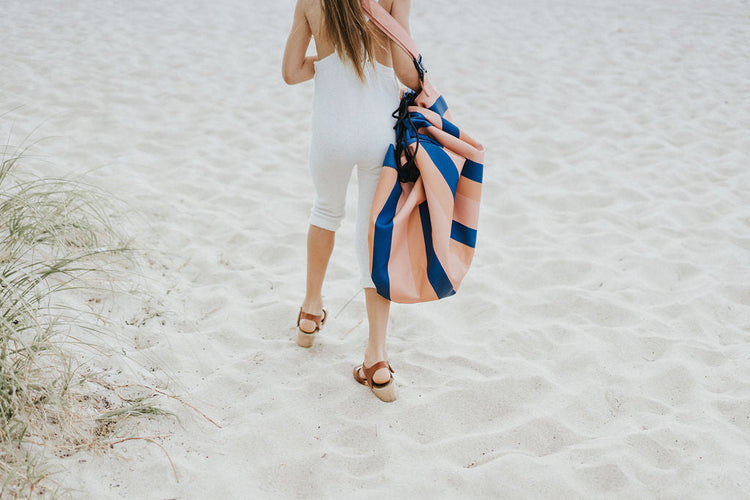 PLAY&GO. 2 in 1 storage bag and playmat. Outdoor Mokka Stripes