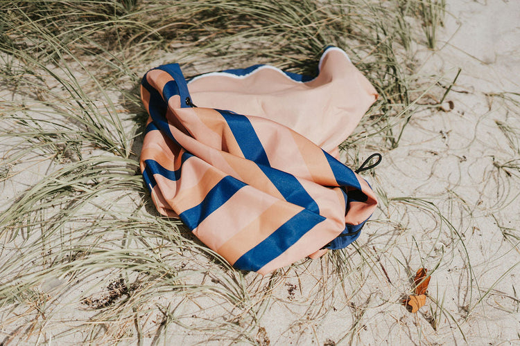 PLAY&GO. 2 in 1 storage bag and playmat. Outdoor Mokka Stripes