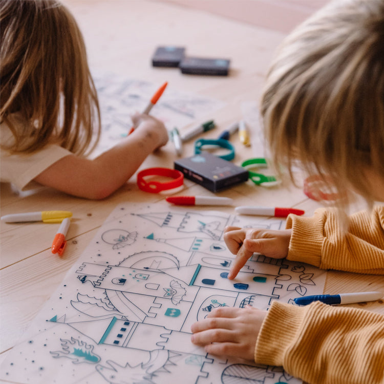 SUPER PETIT. Colouring placemat Artiste Castle