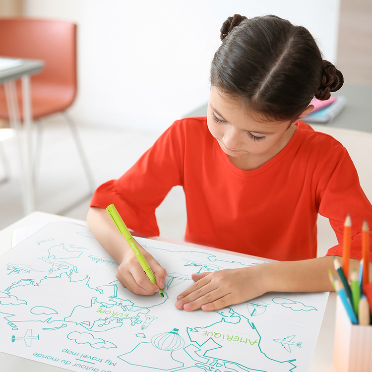SUPER PETIT. Reversible colouring placemat set My first world map